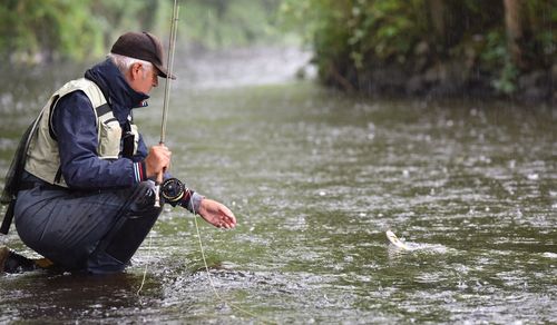 Nappar fisken bättre när det regnar? - Regnets påverkan på fisket