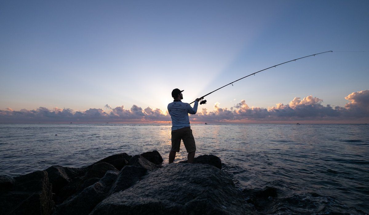 fiska från land i havet