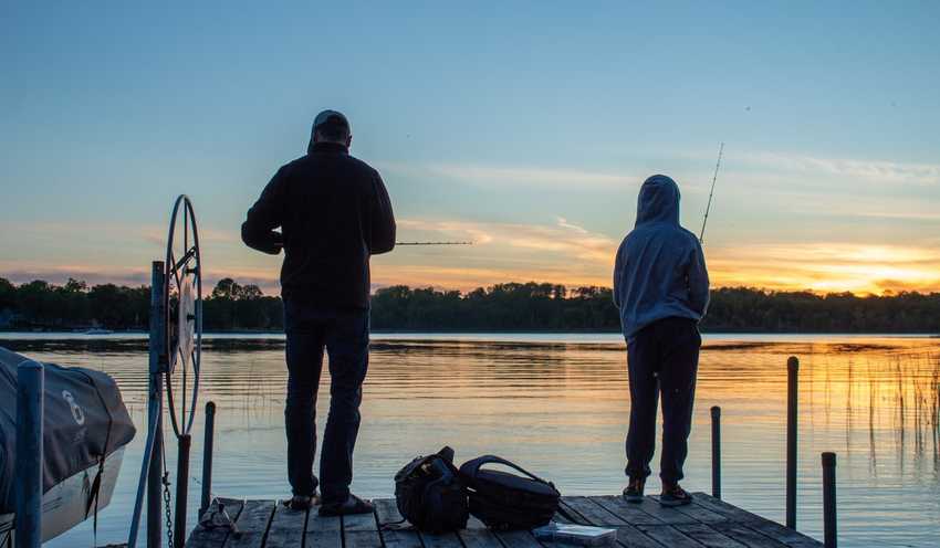 fiska från bryggan